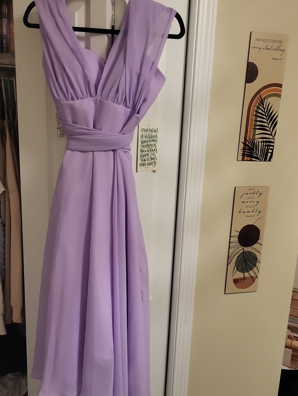 Elegant Lavender Sleeveless V-Neck Maxi Dress